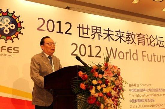 國家教育咨詢委員會委員,國家總督學顧問陶西平先生主持論壇
