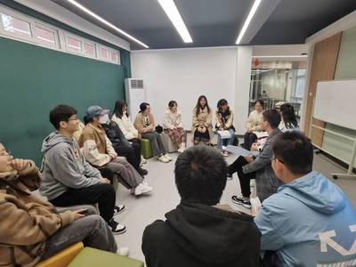 校心理健康教育與咨詢中心開展朋輩心理傾聽熱線志愿者工作督導(dǎo)活動
